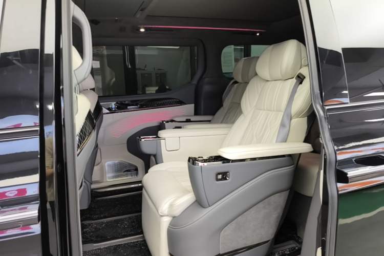 Used Zeekr 009 2022 WE Edition Left Rear Seat