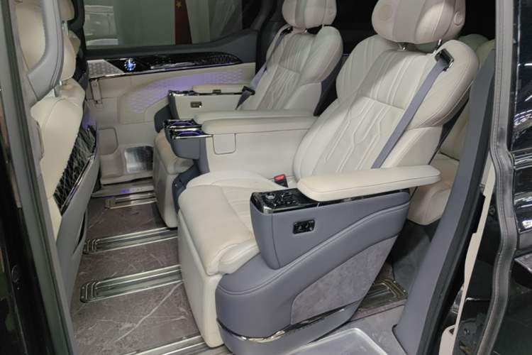 Used Zeekr 009 2022 WE Edition Left Rear Seat