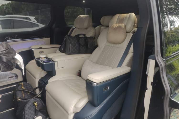 Used Zeekr 009 2022 WE Edition Left Rear Seat