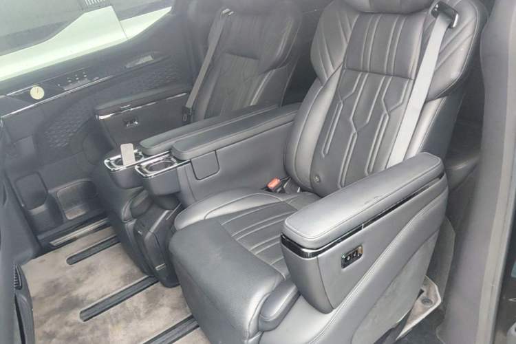 Used Zeekr 009 2022 WE Edition Left Rear Seat