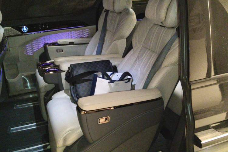 Used Zeekr 009 2022 WE Edition Left Rear Seat