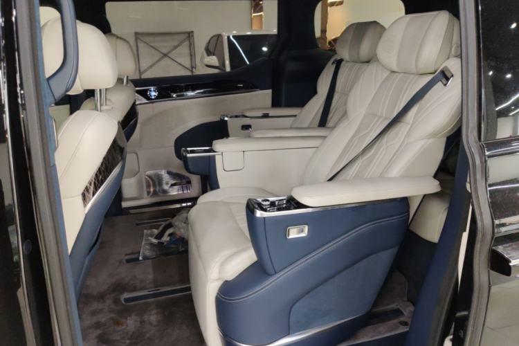 Used Zeekr 009 2022 WE Edition Left Rear Seat