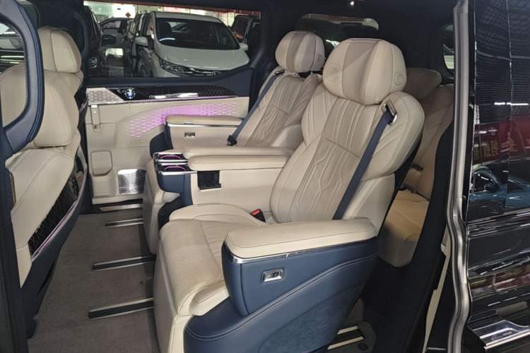 Used Zeekr 009 2022 WE Edition Left Rear Seat