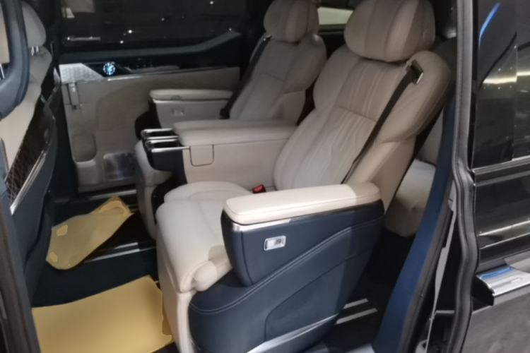 Used Zeekr 009 2022 WE Edition Left Rear Seat
