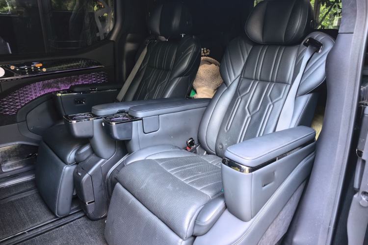 Used Zeekr 009 2022 WE Edition Left Rear Seat