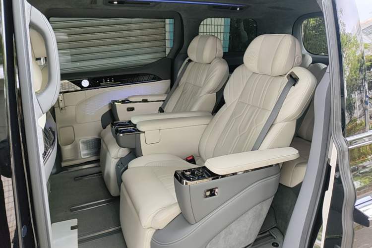 Used Zeekr 009 2022 WE Edition Left Rear Seat