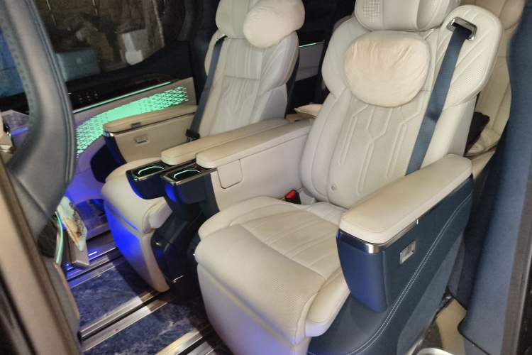 Used Zeekr 009 2022 WE Edition Left Rear Seat
