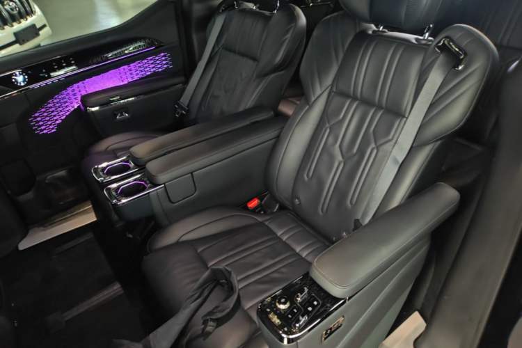 Used Zeekr 009 2022 WE Edition Left Rear Seat