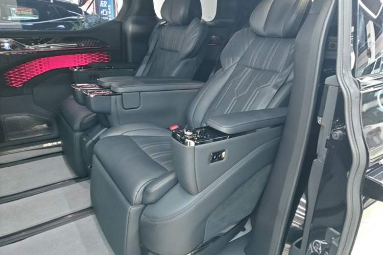 Used Zeekr 009 2022 WE Edition Left Rear Seat