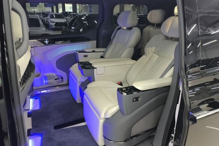 Used Zeekr 009 2022 WE Edition Left Rear Seat