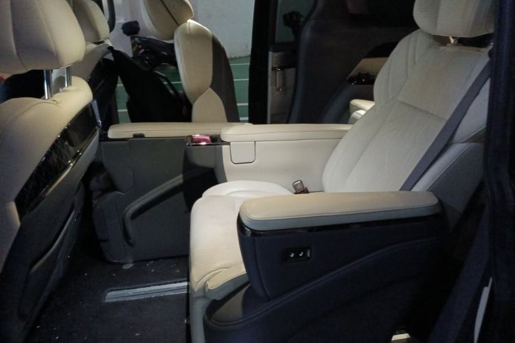 Used Zeekr 009 2022 WE Edition Left Rear Seat