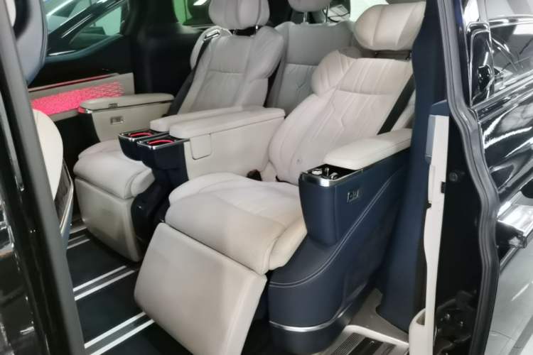 Used Zeekr 009 2022 WE Edition Left Rear Seat