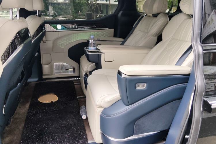 Used Zeekr 009 2022 WE Edition Left Rear Seat