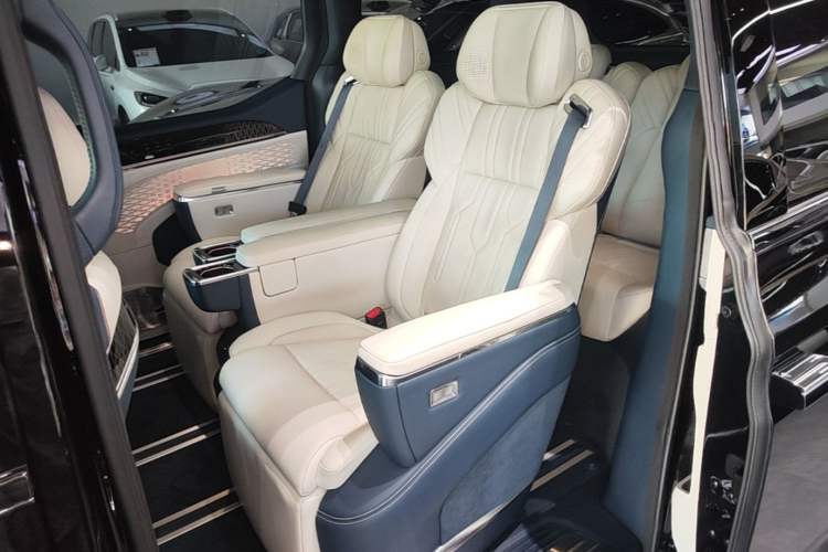 Used Zeekr 009 2022 WE Edition Left Rear Seat