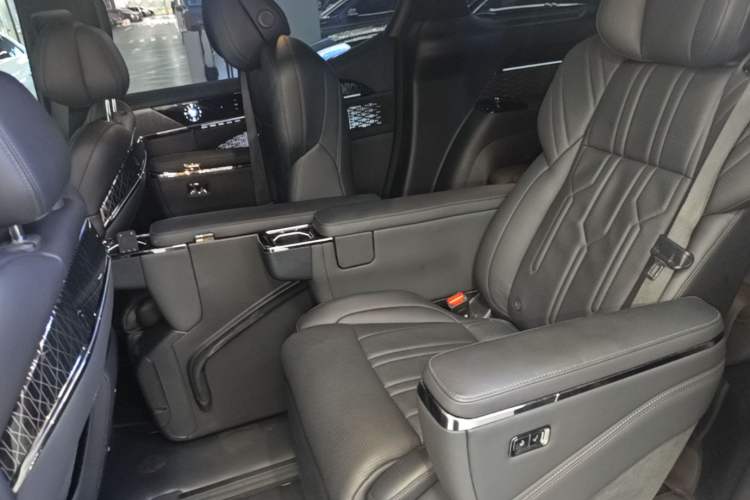 Used Zeekr 009 2022 WE Edition Left Rear Seat