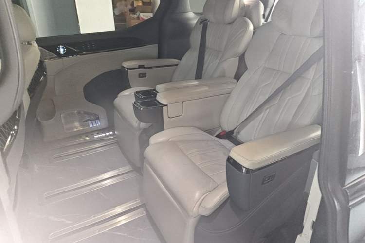 Used Zeekr 009 2022 WE Edition Left Rear Seat