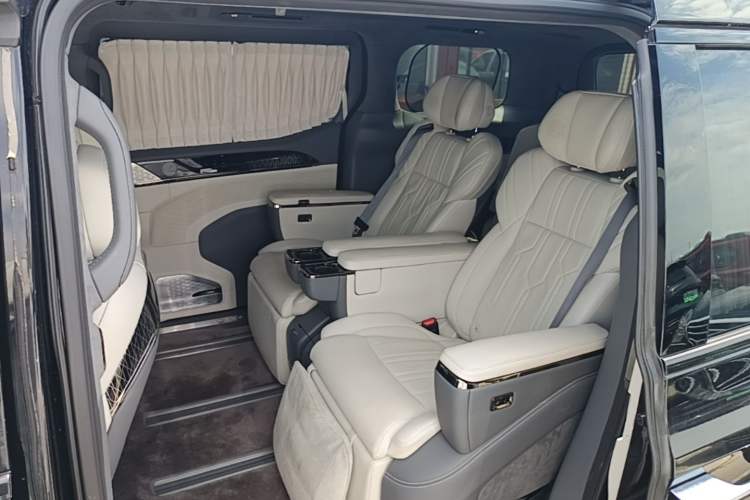 Used Zeekr 009 2022 WE Edition Left Rear Seat