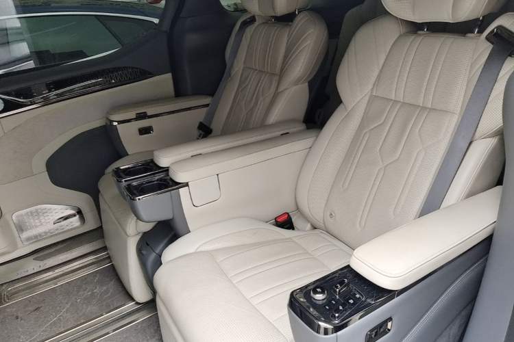 Used Zeekr 009 2022 WE Edition Left Rear Seat
