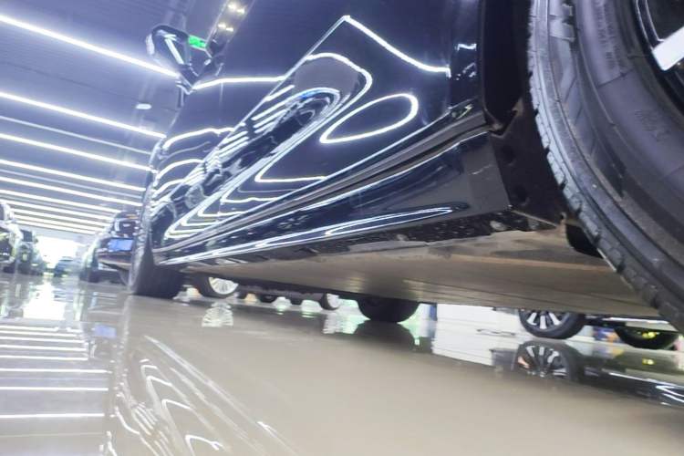 Used Zeekr 009 2022 WE Edition Left Side Sill
