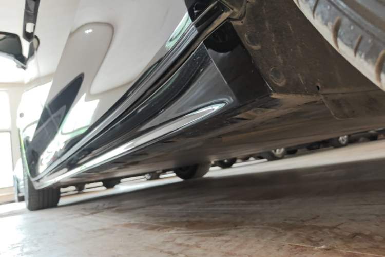Used Zeekr 009 2022 WE Edition Left Side Sill