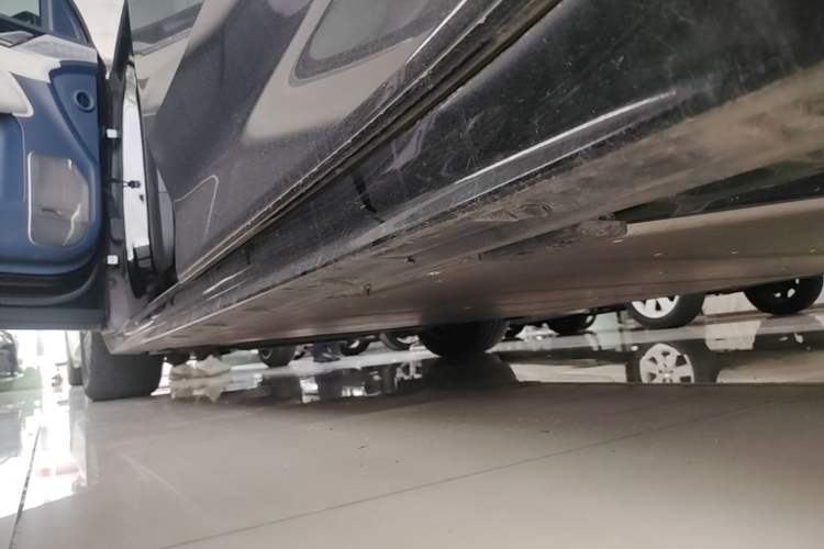 Used Zeekr 009 2022 WE Edition Left Side Sill