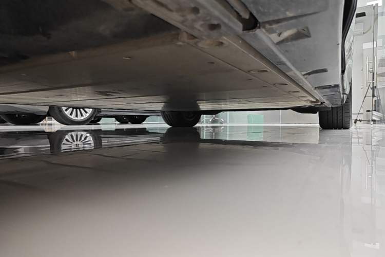 Used Zeekr 009 2022 WE Edition Left Side Sill