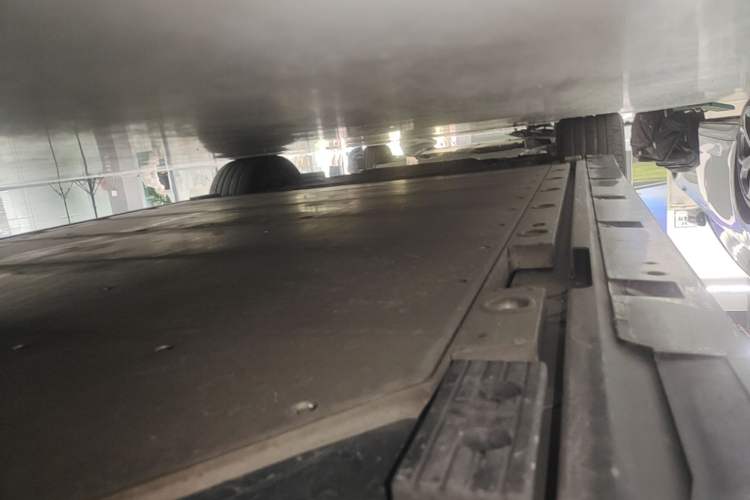 Used Zeekr 009 2022 WE Edition Left Side Sill