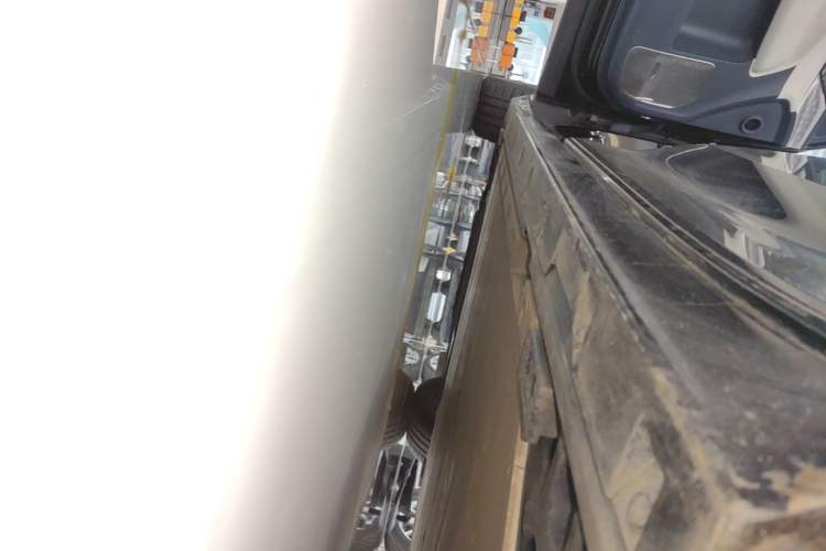 Used Zeekr 009 2022 WE Edition Left Side Sill