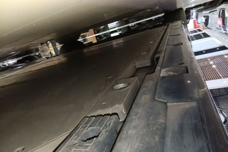 Used Zeekr 009 2022 WE Edition Left Side Sill
