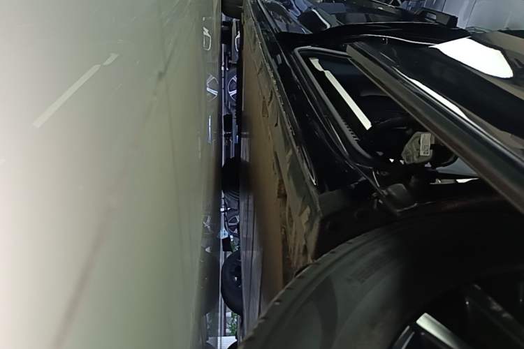 Used Zeekr 009 2022 WE Edition Left Side Sill