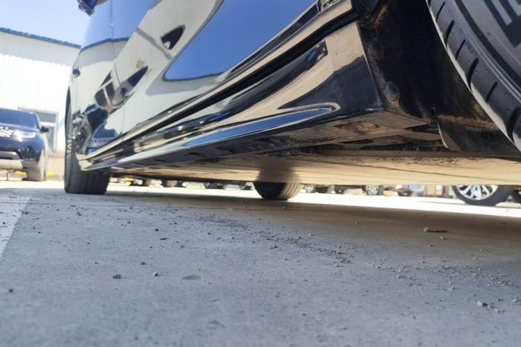 Used Zeekr 009 2022 WE Edition Left Side Sill