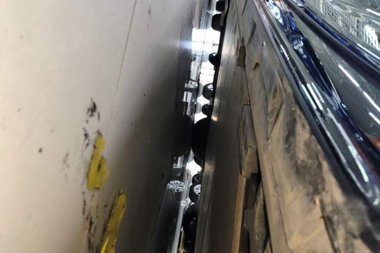 Used Zeekr 009 2022 WE Edition Left Side Sill