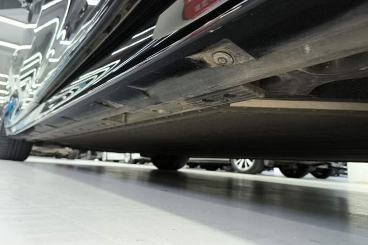Used Zeekr 009 2022 ME Edition Left Side Sill