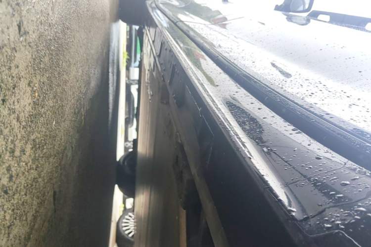 Used Zeekr 009 2022 WE Edition Left Side Sill