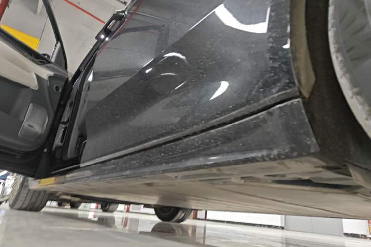 Used Zeekr 009 2022 WE Edition Left Side Sill