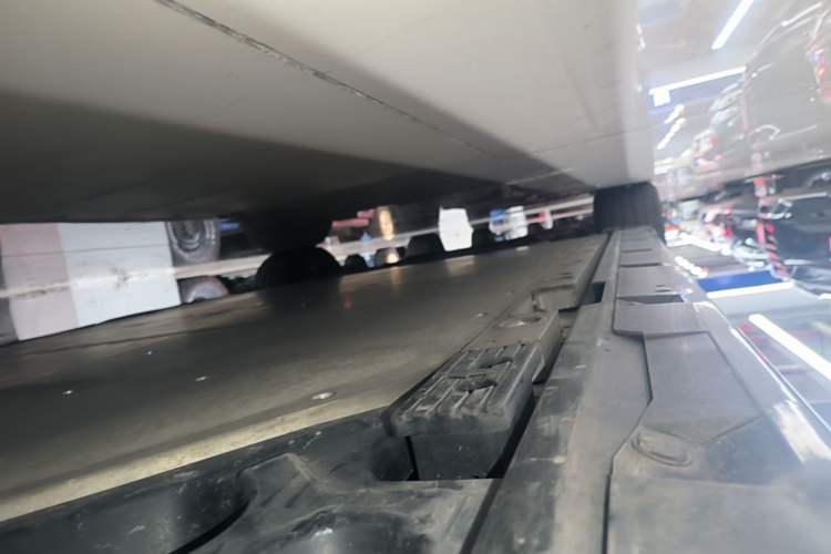 Used Zeekr 009 2022 WE Edition Left Side Sill