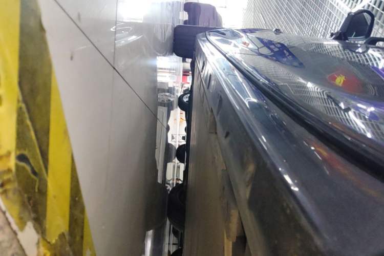 Used Zeekr 009 2022 WE Edition Left Side Sill