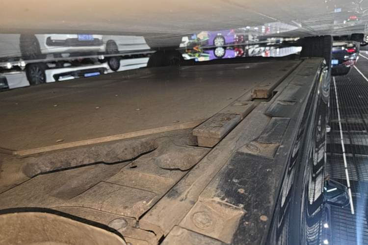 Used Zeekr 009 2022 WE Edition Left Side Sill