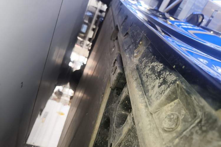Used Zeekr 009 2022 WE Edition Left Side Sill