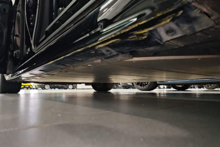 Used Zeekr 009 2022 WE Edition Left Side Sill