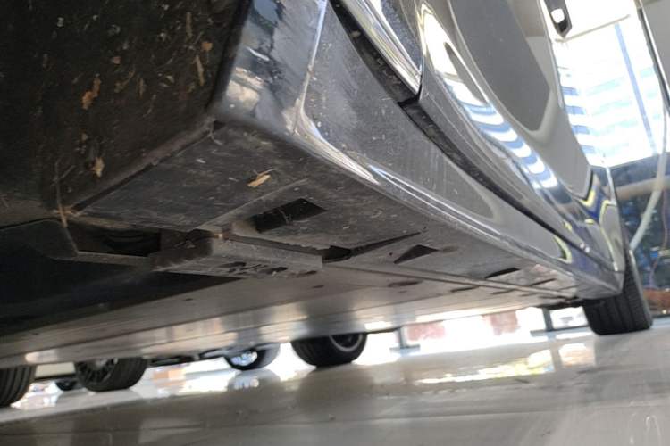 Used Zeekr 009 2022 WE Edition Left Side Sill