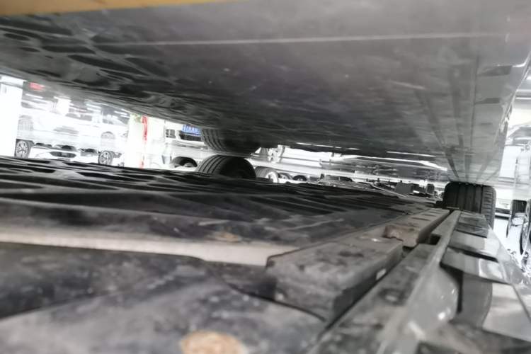 Used Zeekr 009 2022 WE Edition Left Side Sill