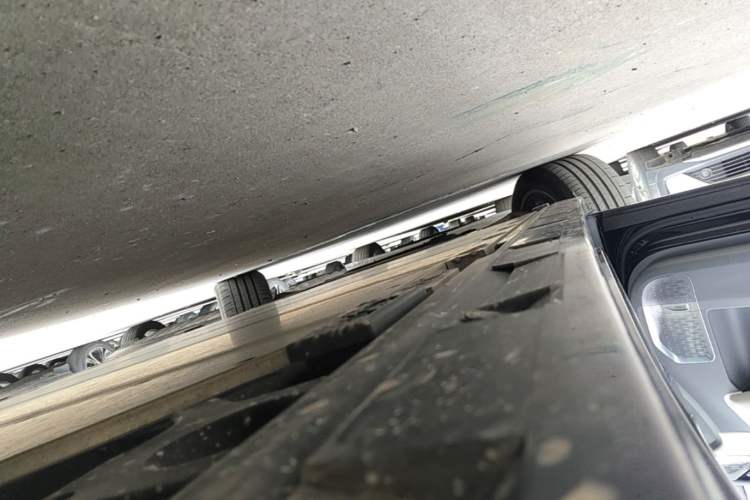 Used Zeekr 009 2022 WE Edition Left Side Sill