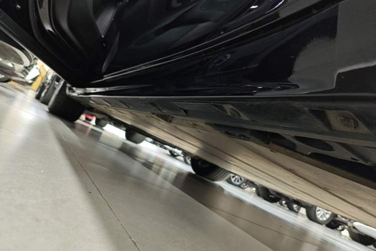 Used Zeekr 009 2022 Revised WE Version Left Side Sill