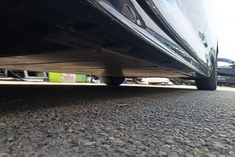 Used Zeekr 009 2022 WE Edition Left Side Sill