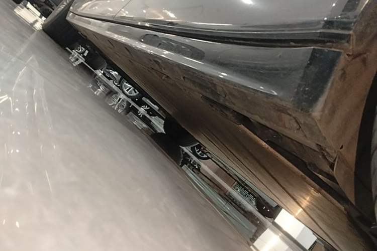 Used Zeekr 009 2022 Revised WE Version Left Side Sill