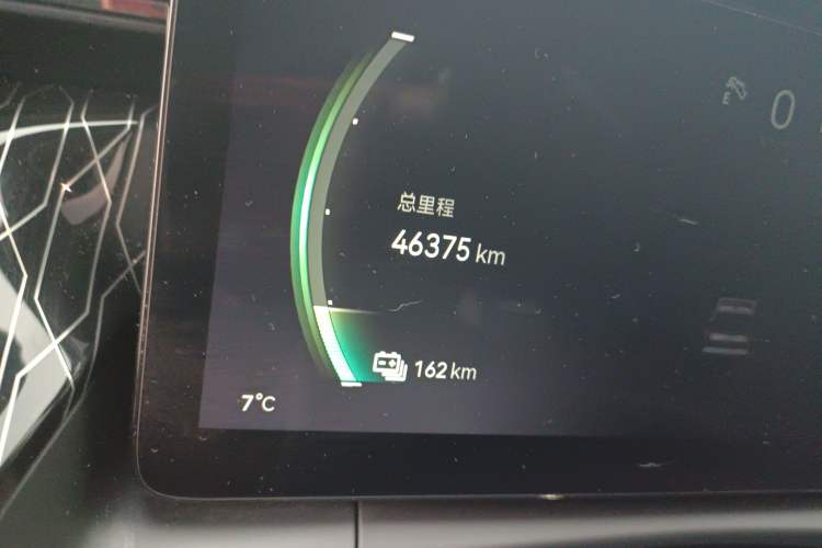 Used Zeekr 009 2022 WE Edition Odometer Close Up