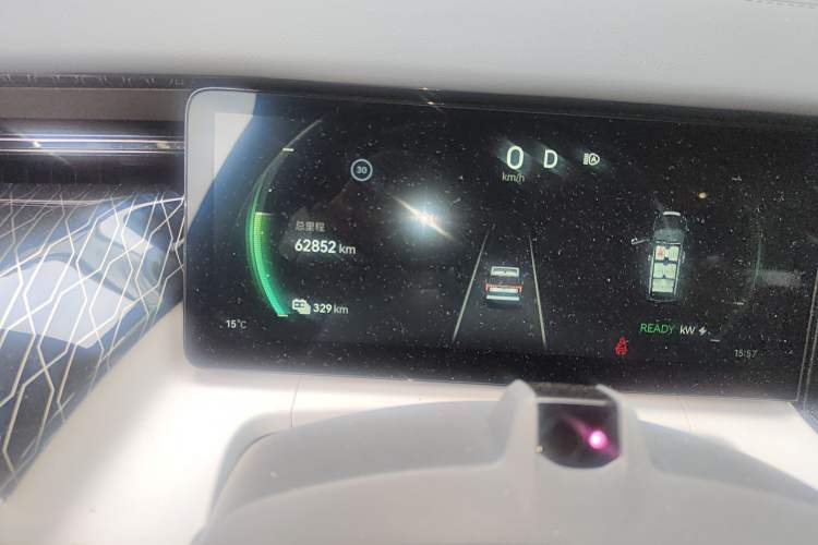 Used Zeekr 009 2022 WE Edition Odometer Close Up
