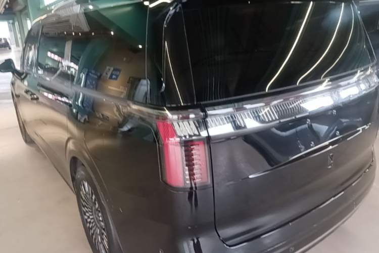Used Zeekr 009 2022 WE Edition Rear Left 45 Deg