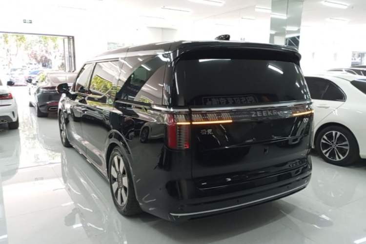 Used Zeekr 009 2022 ME Edition Rear Left 45 Deg